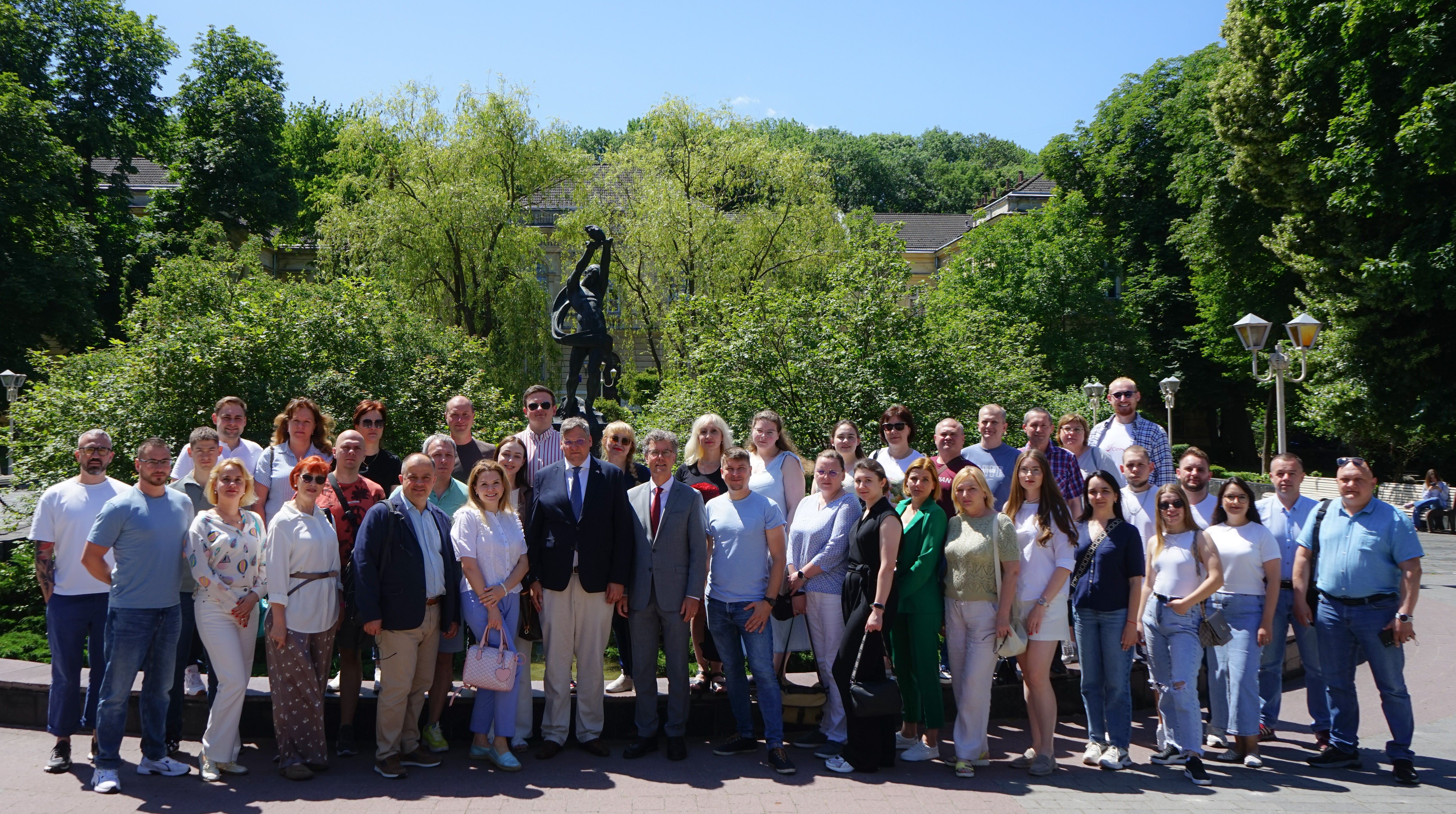 Group photo of all participants